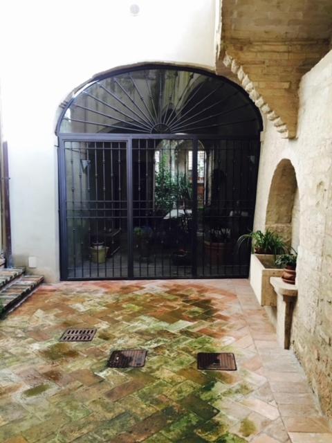 Antica Foligno 1600 Magic Apartment Exterior foto